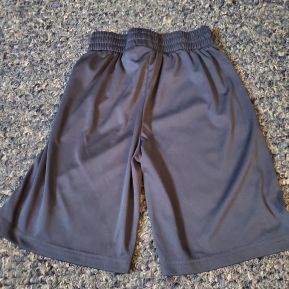 Puma size 6 shorts - Picture 2 of 2